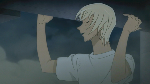 求名侦探柯南剧场版纯黑的噩梦中有一段安室透撩头发的截图