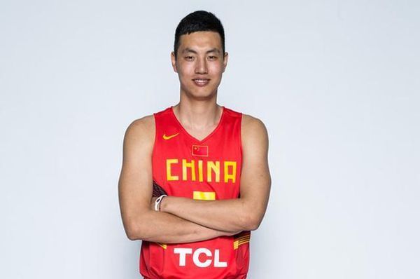 篮球运动员翟晓川身高