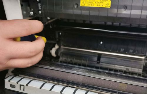 京瓷5021硒鼓如何拿出来