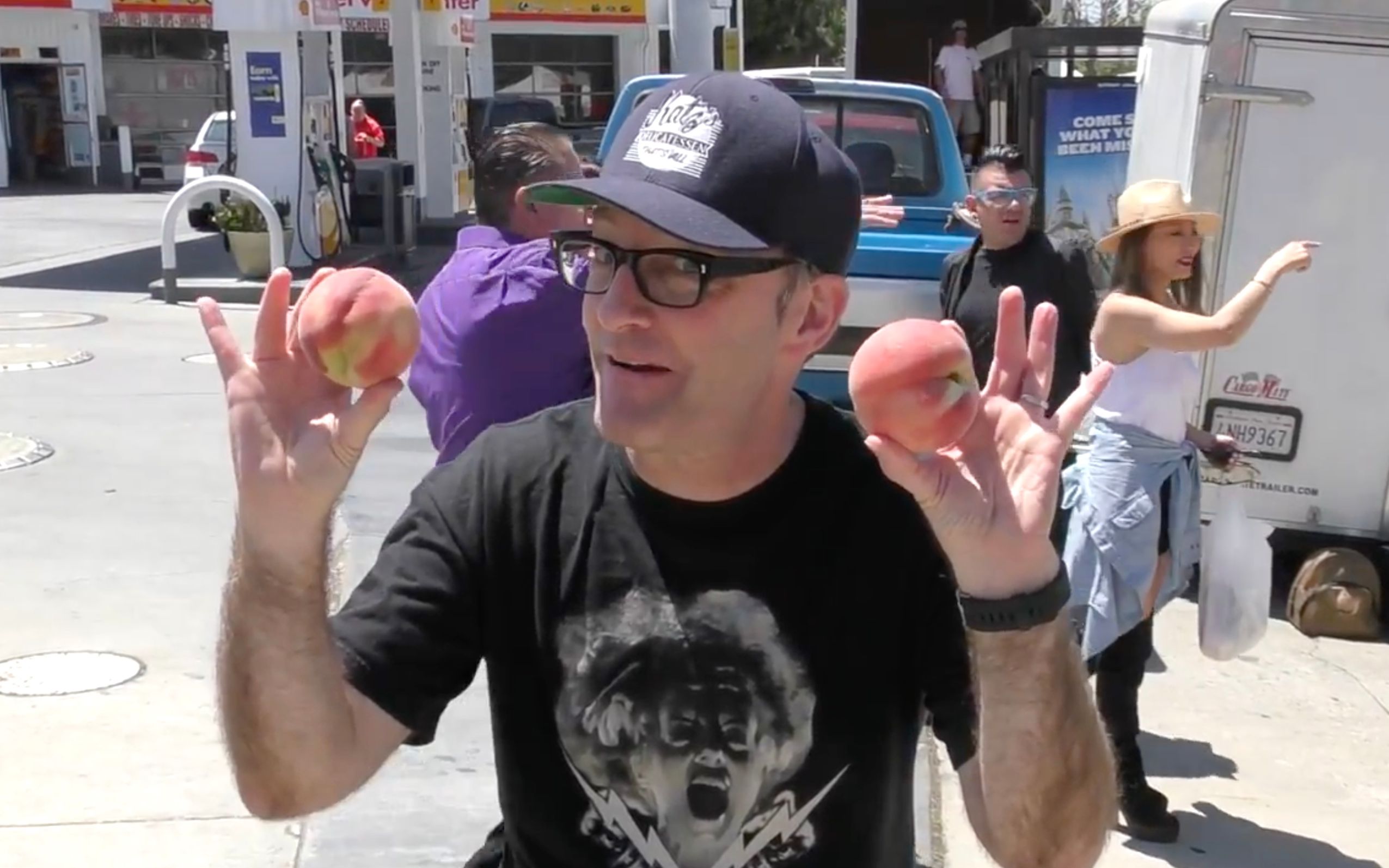 【油管 字幕】tom kenny( 海绵宝宝原版配音)56岁生日快乐——逛农贸