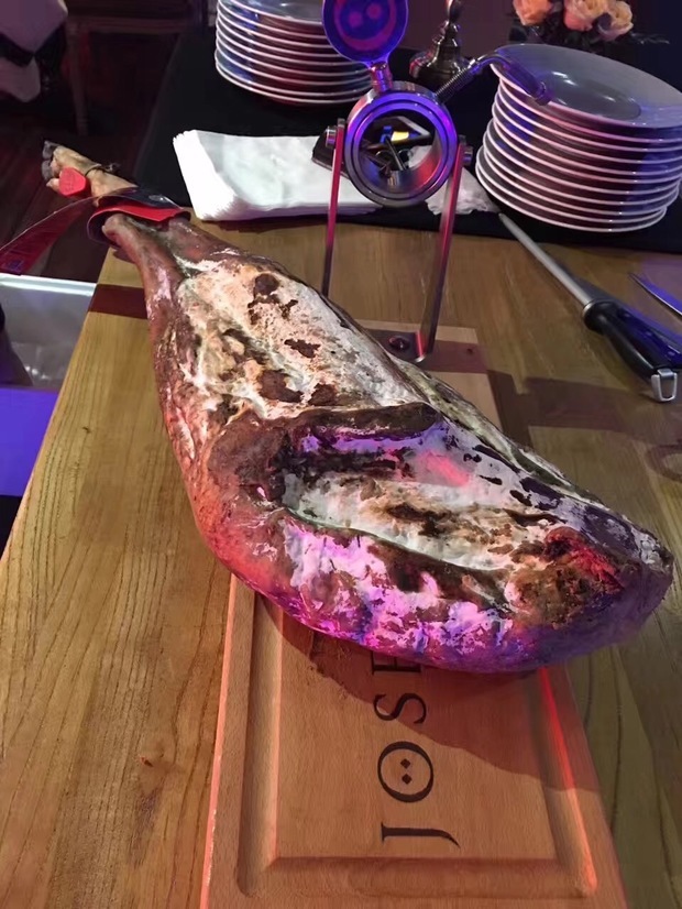 西班牙火腿发霉了还能吃吗?