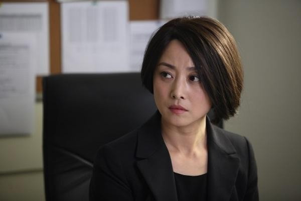 50岁的刘蓓怎么这么老?穿连体裤身材走形,一点不掩饰!