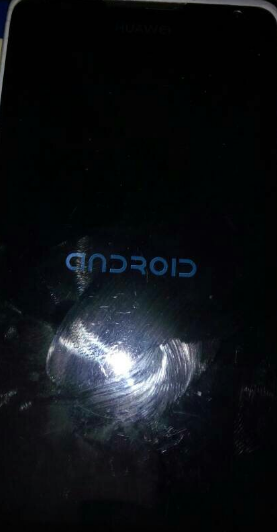 华为手机屏幕上出现几个英文字母怎么回事?