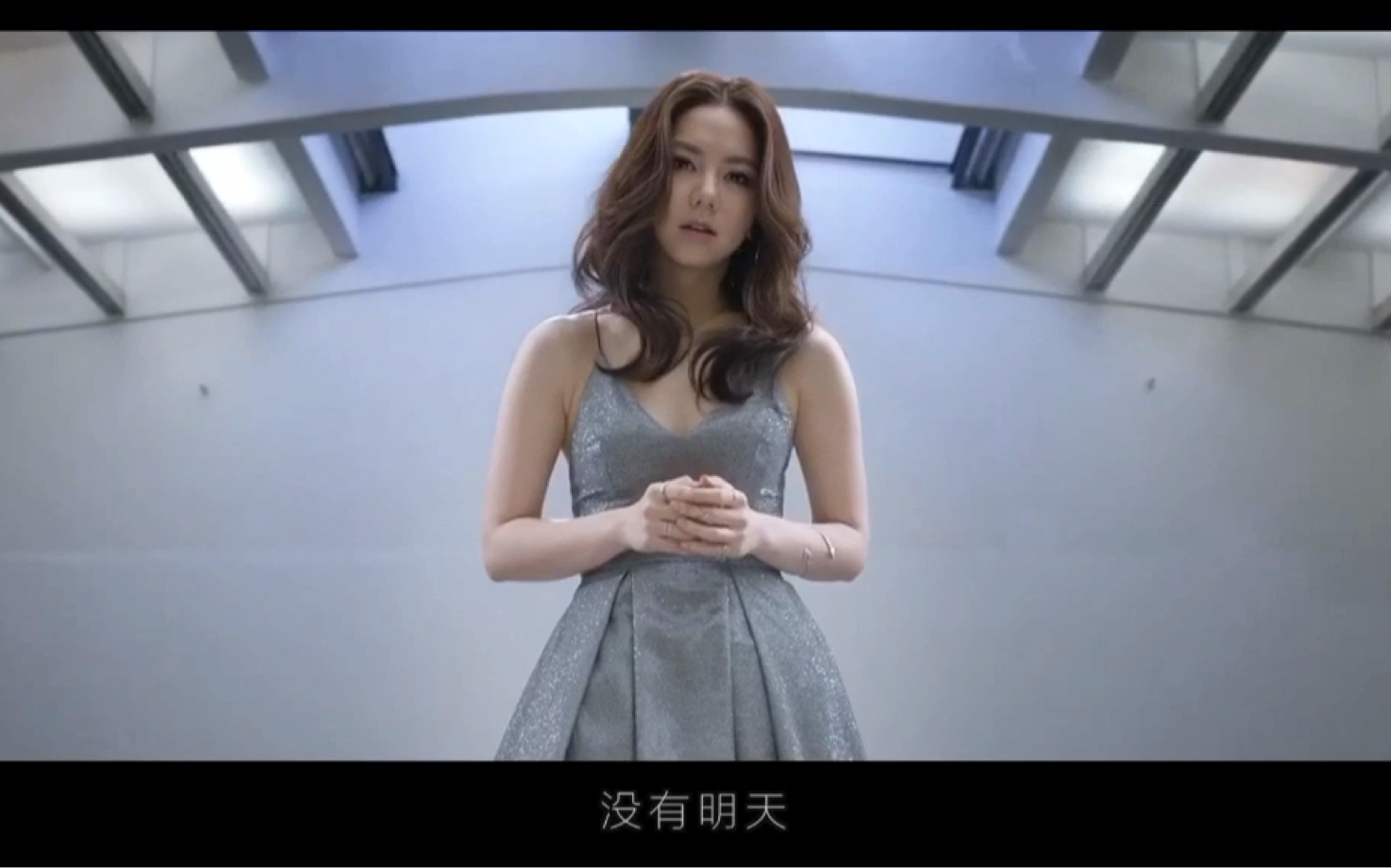 【邓紫棋】《 太空旅客》中文主题曲《光年之外》,简直太震撼了,有木