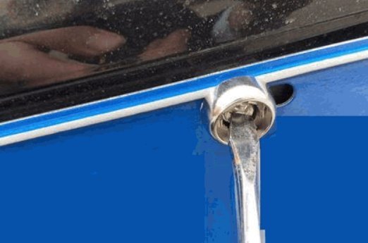 车牌螺丝怎么安装?