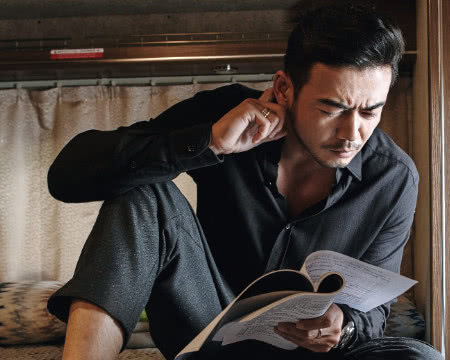 杨烁的儿子哭了