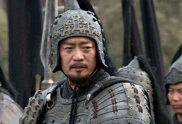 曹魏名将张辽一战斩杀太史慈,他用的武器是神龙钩镰刀和问天枪.