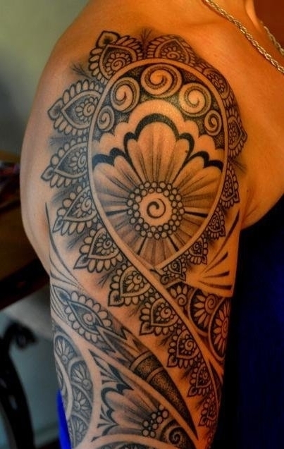 《男生大臂霸气前卫的图腾纹身图案》