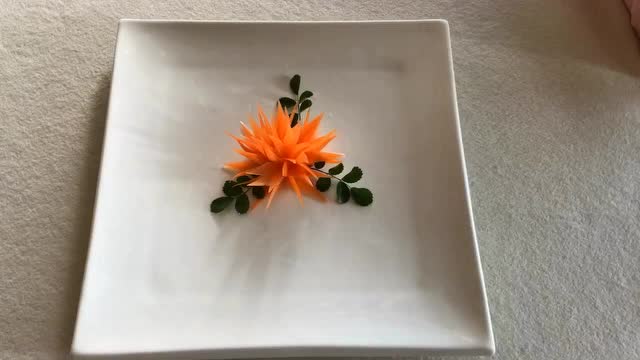 胡萝卜雕刻盘饰 