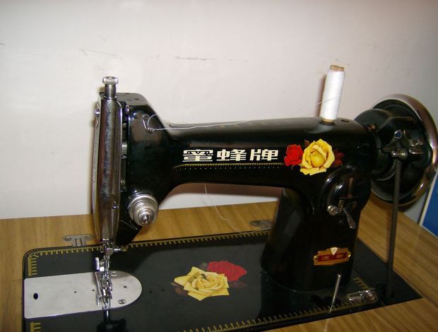 在线急等啊 老式蜜蜂牌缝纫机不会穿线了