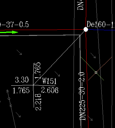 如何在cad裡自動根據經過井的各根管線角度生成一個標高標註,如下圖