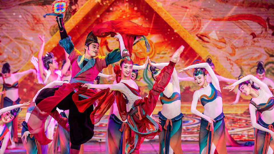 [2015央视春晚]舞蹈《丝路霓裳》