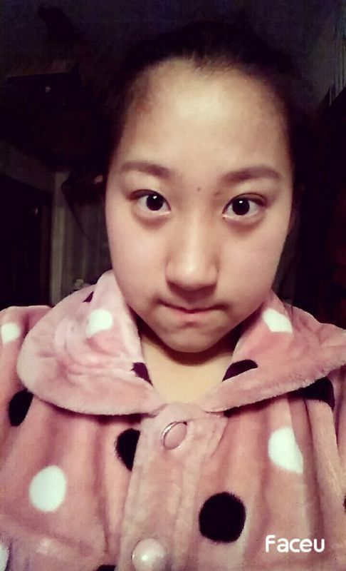 我的眉心间长了一颗红色的小痣,长得很正,请问这是什么,有什么寓意?