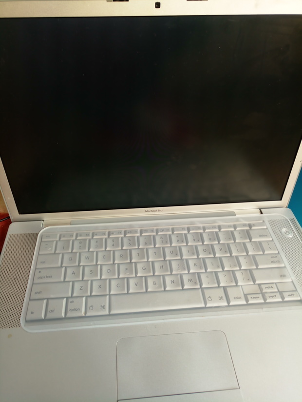 苹果MacBookPro笔记本开机黑屏还有声音一直