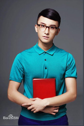 微微一笑很倾城电视剧中于半珊带眼镜的照片