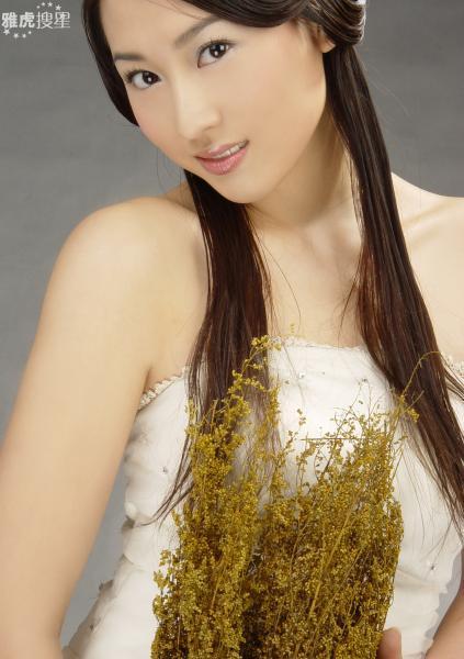 谁有宁丹琳的性感照片?