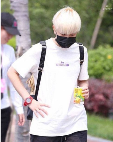 Sunnee黑粉送的衣服是什么样的?