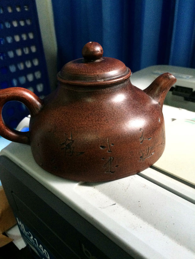 请问这是吴月亭的紫砂壶是真的吗?