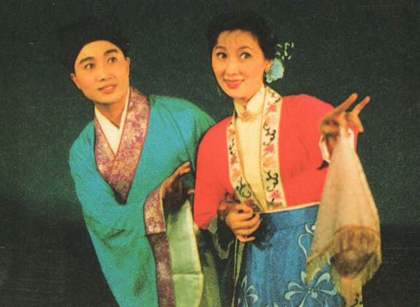 迓腔是楚剧的主腔,分男迓腔,女迓腔,悲迓腔,西皮迓腔四种.