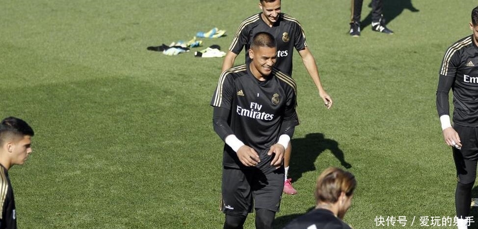 武磊进球后梅西