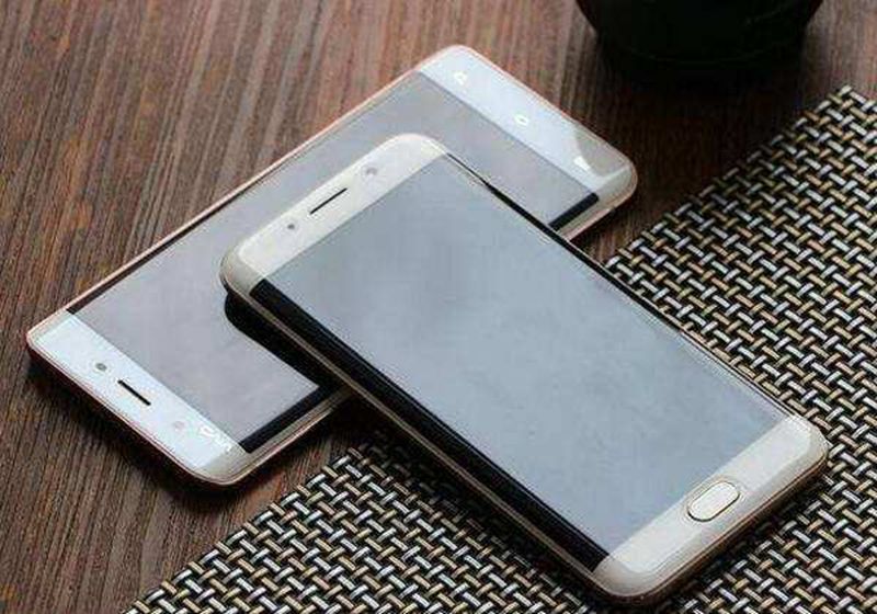 手机用别的手机充电器充电