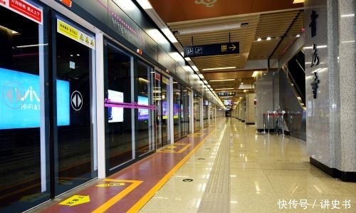 深圳市地铁四号线出站