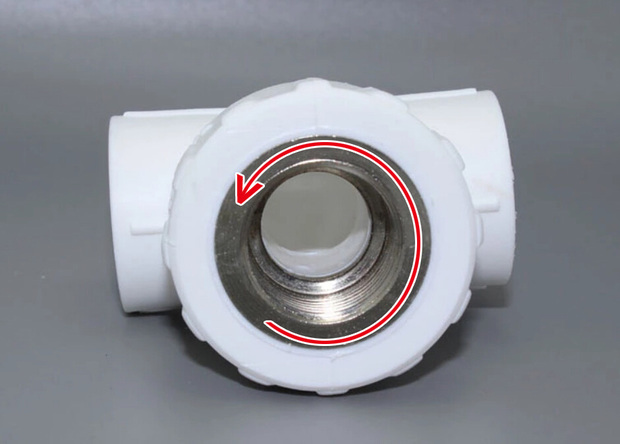 【求水电工答疑】ppr内丝三通连接水龙头,拧水龙头的时候内丝金属件