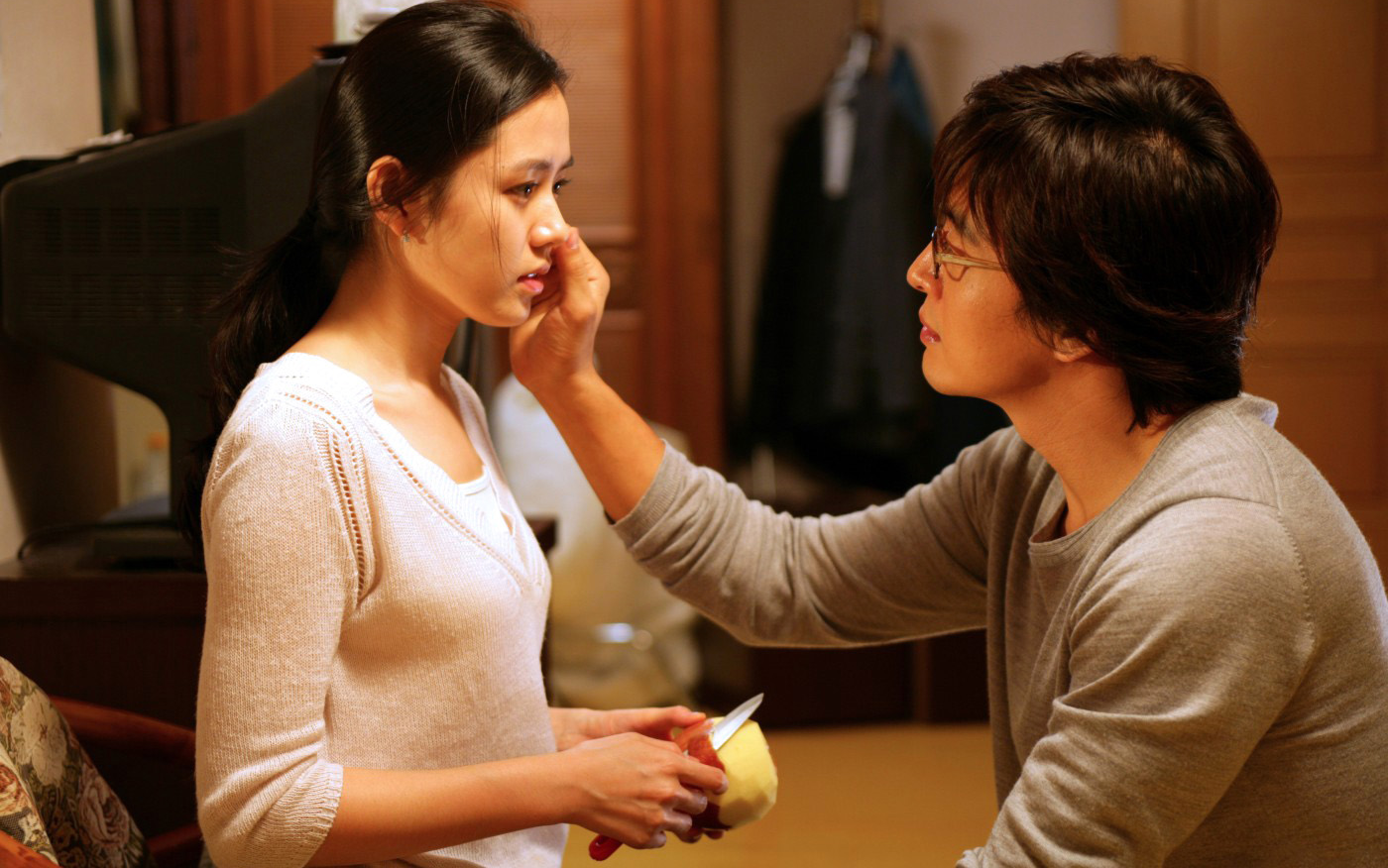韩国19禁电影《外出》堕入情网无法自拔背叛丈夫的女人