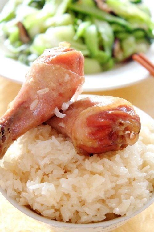 6.腌好的鸡腿可以做咸鸡腿饭很香.