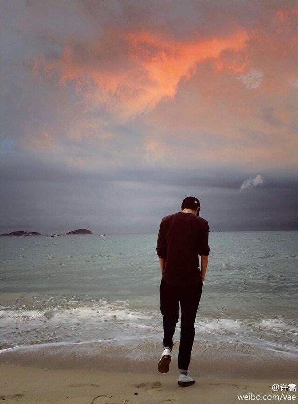 哪位大神可以帮我把这几张图片变成六宫格 不