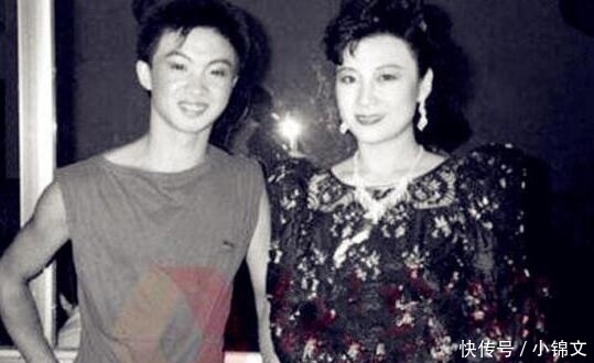 新郎播放岀轨视频