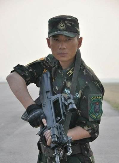 《我是特种兵之利刃出鞘》与《我是特种兵》第一部相比,哪个更好看?