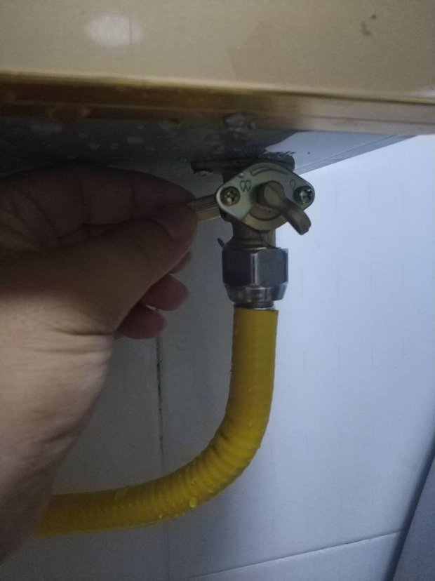 燃气热水器进水口上面这个可以拧掉的旋钮有什么用?