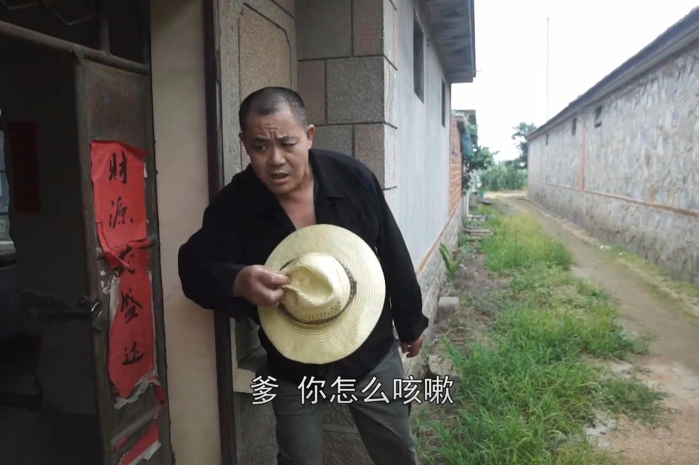 视频:热心肠的老丁爱偷听别人 拉呱,经常闹出笑话来,真有意思!