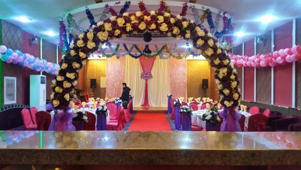 我想要在上地附近找个酒店办3桌婚宴,要价格便