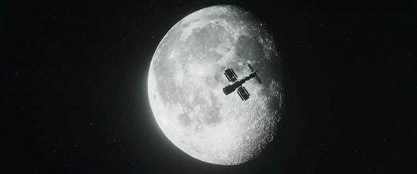 在《太空救援》影片中,宇航员看到的"绿光"究竟是什么?