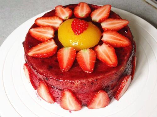 生日蛋糕上面是抹的果酱还是果膏,我用的是果酱,但是不像别人用的果酱