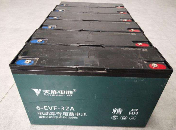 三轮车60ⅴ32a电瓶多少钱一组五块多少线