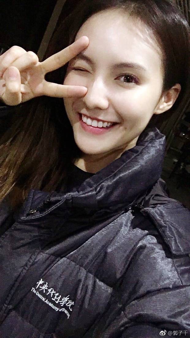 她是张翰旗下首位女艺人,撞脸昆凌?