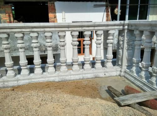 现浇罗马柱栏杆怎样做才光滑,哪位大师能告诉具体方法!