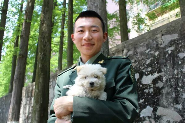 我男友好看吗?他是个军人