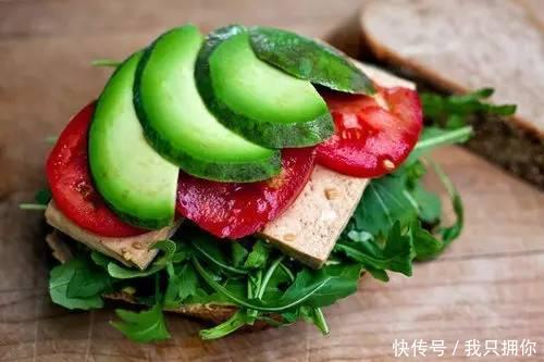 牛奶是买全脂还是脱脂