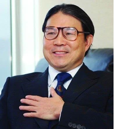 2,霍启刚爸爸霍震霆 霍英东长子 进入国际奥委会时间: 2001 国籍/地区