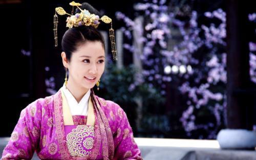 《包青天之七侠五义》里夏国公主元贞的扮演者叫什么?她还演过什么?