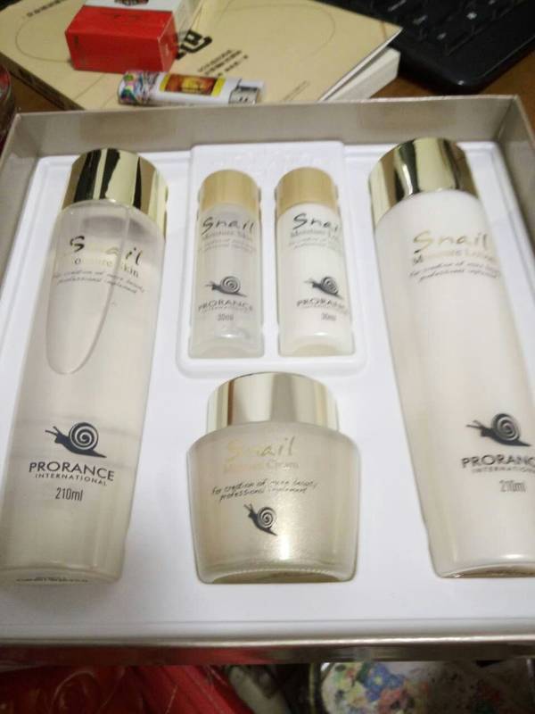 写的全是韩文英文不认识,有知道这个化妆品叫