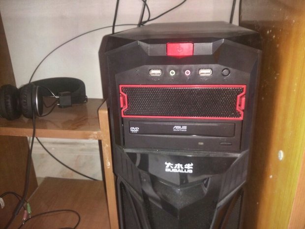 为什么我家电脑耳机接口插了耳麦没反应