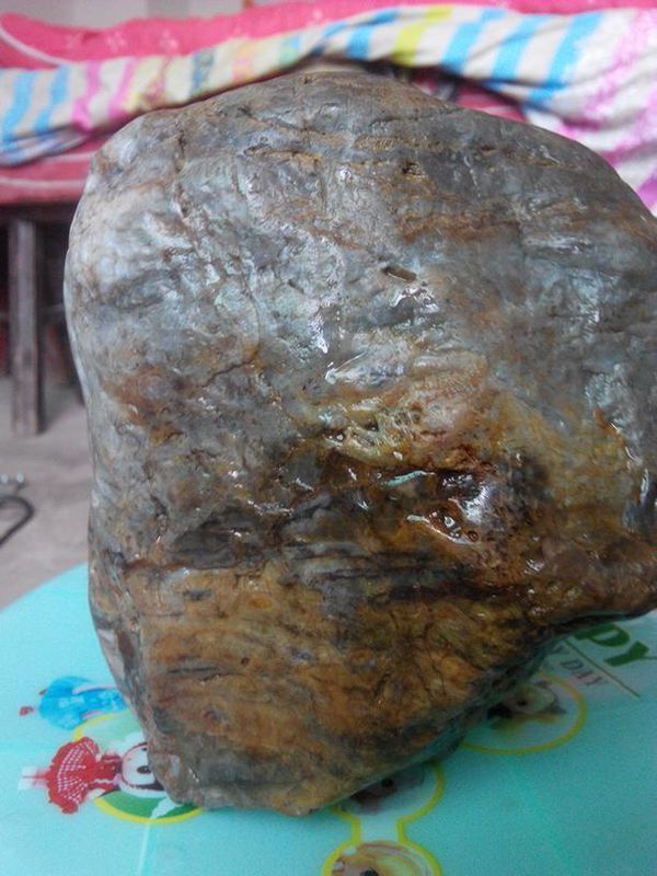 请问大师这是什么石头种类,硬度可划玻璃