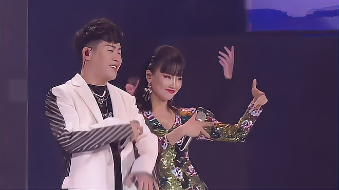 胡彦斌,黄龄惊艳合唱 b>high歌/b,黄龄那勾人的眼神,浑身酥麻!