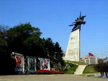 朝鲜千里马铜像具体位置在哪?