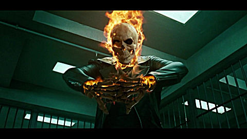 爆火强尼被投入监狱,被 b>围殴 /b>变身恶灵骑士